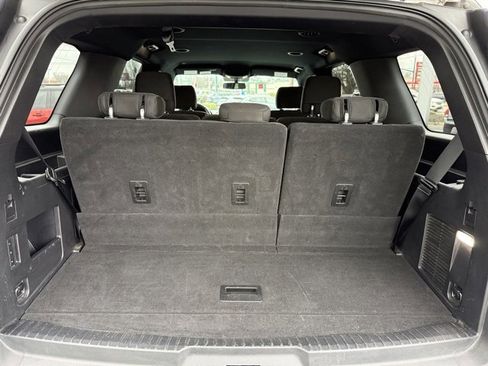 Used 2019 Ford Expedition XLT image 19