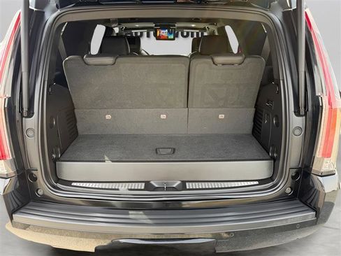 Used 2018 Cadillac Escalade Platinum image 29