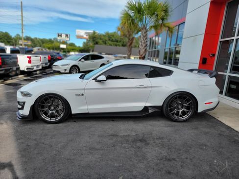 Used 2018 Ford Mustang GT Premium w/ GT Performance Package RWD image 7