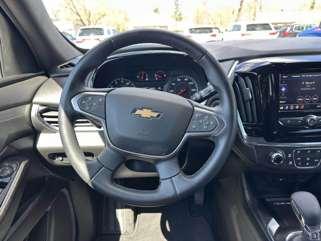 Used 2023 Chevrolet Traverse LT FWD image 11