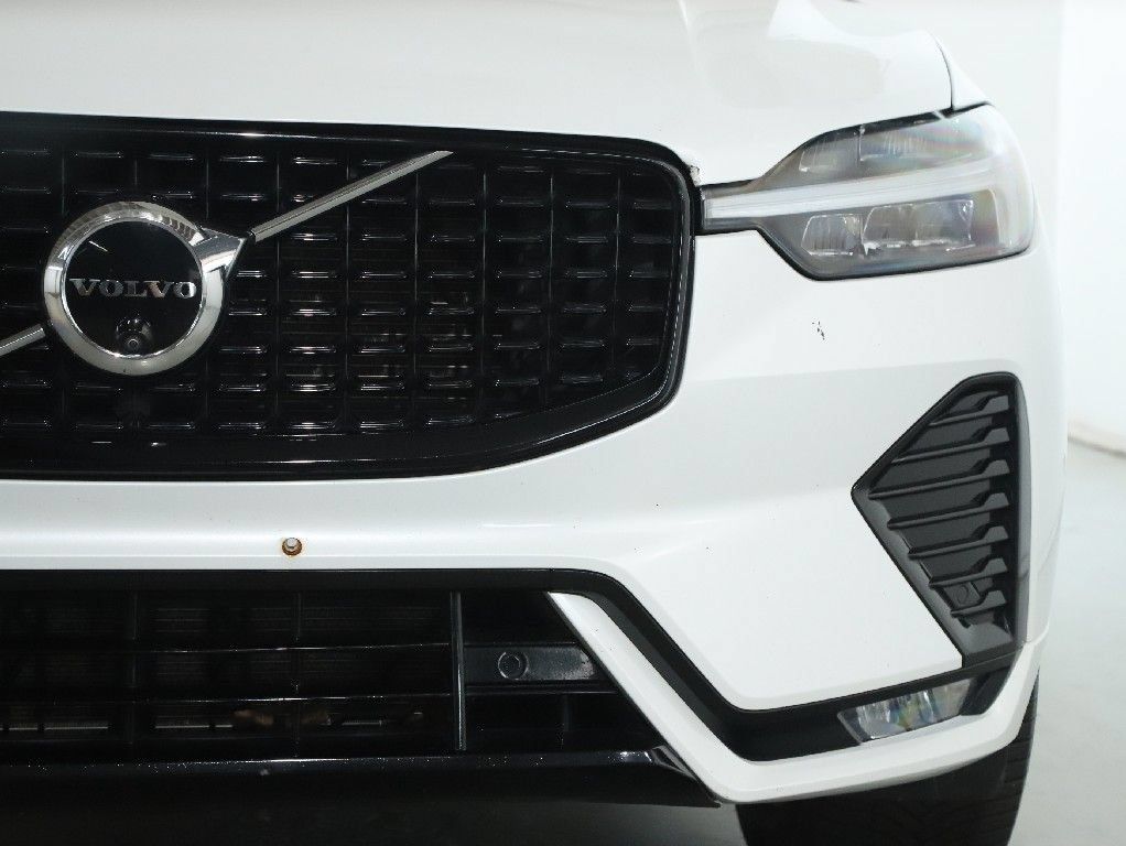 Used 2024 Volvo XC60 B5 Plus AWD/4WD image 7