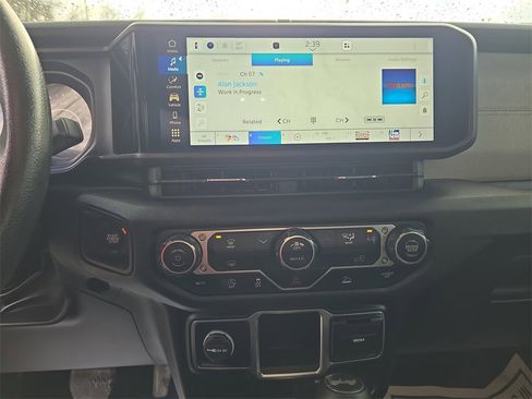 Used 2024 Jeep Wrangler Sport image 19