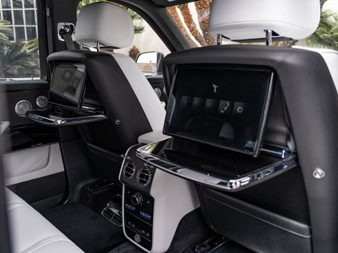 New 2026 Rolls-Royce Cullinan AWD/4WD image 32