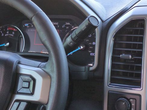 Used 2020 Ford F350 Lariat w/ Chrome Package image 20