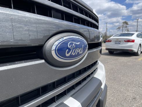 Used 2019 Ford F150 XLT w/ Equipment Group 302A Luxury AWD/4WD image 26