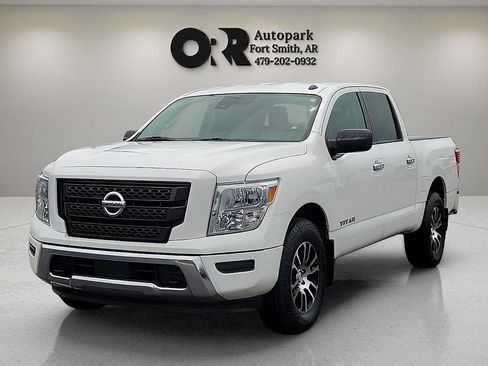 Used 2021 Nissan Titan SV w/ Accessory Utility Package AWD/4WD image 2