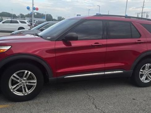 Used 2020 Ford Explorer XLT w/ Equipment Group 202A AWD/4WD image 1