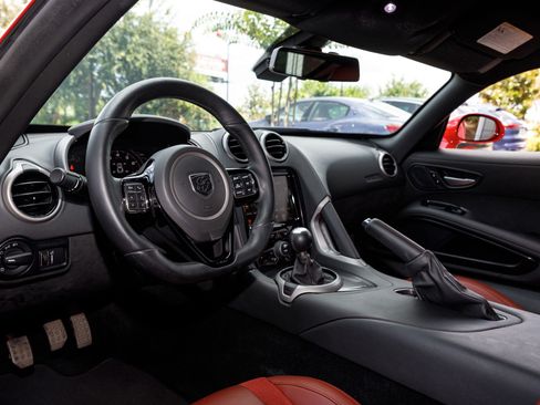 Used 2017 Dodge Viper GTC RWD image 9