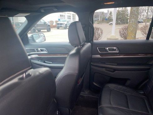 Used 2018 Ford Explorer Platinum image 12