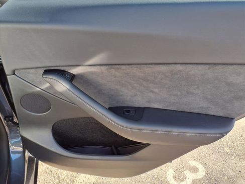 Used 2023 Tesla Model Y 2WD image 8