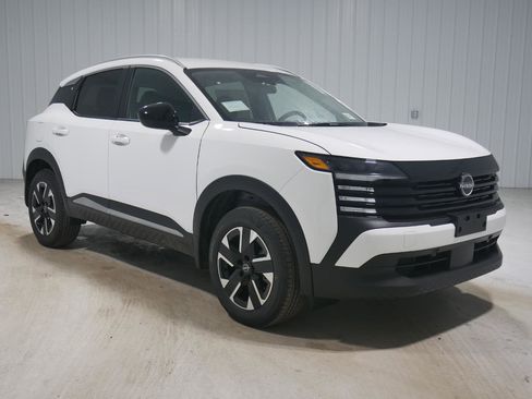 New 2026 Nissan Kicks SV image 3