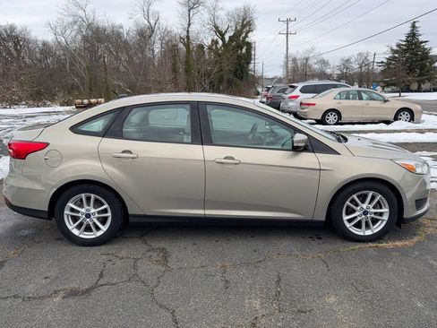 Used 2016 Ford Focus SE image 5