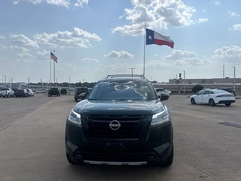Certified 2023 Nissan Pathfinder SL w/ Black Appearance Package FWD image 5