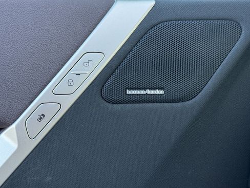 Used 2022 BMW iX xDrive50 w/ Sport Package image 18