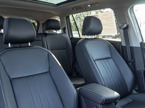 Used 2023 Volkswagen Tiguan SE w/ Panoramic Sunroof Package FWD image 35