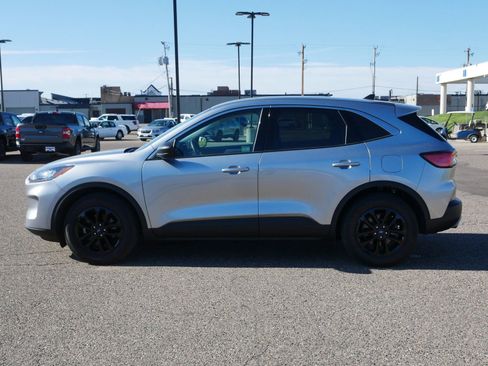 Used 2022 Ford Escape SE w/ Cold Weather Package FWD image 2