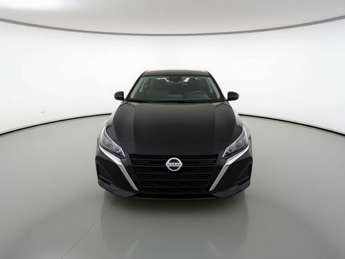 Used 2025 Nissan Altima 2.5 SV image 2