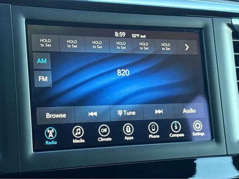 Used 2021 Chrysler Voyager L image 6