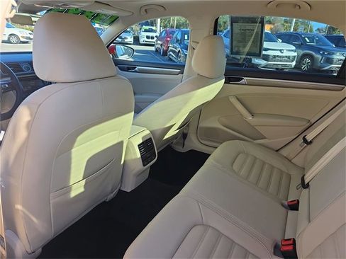 Used 2017 Volkswagen Passat 1.8T SEL Premium image 9