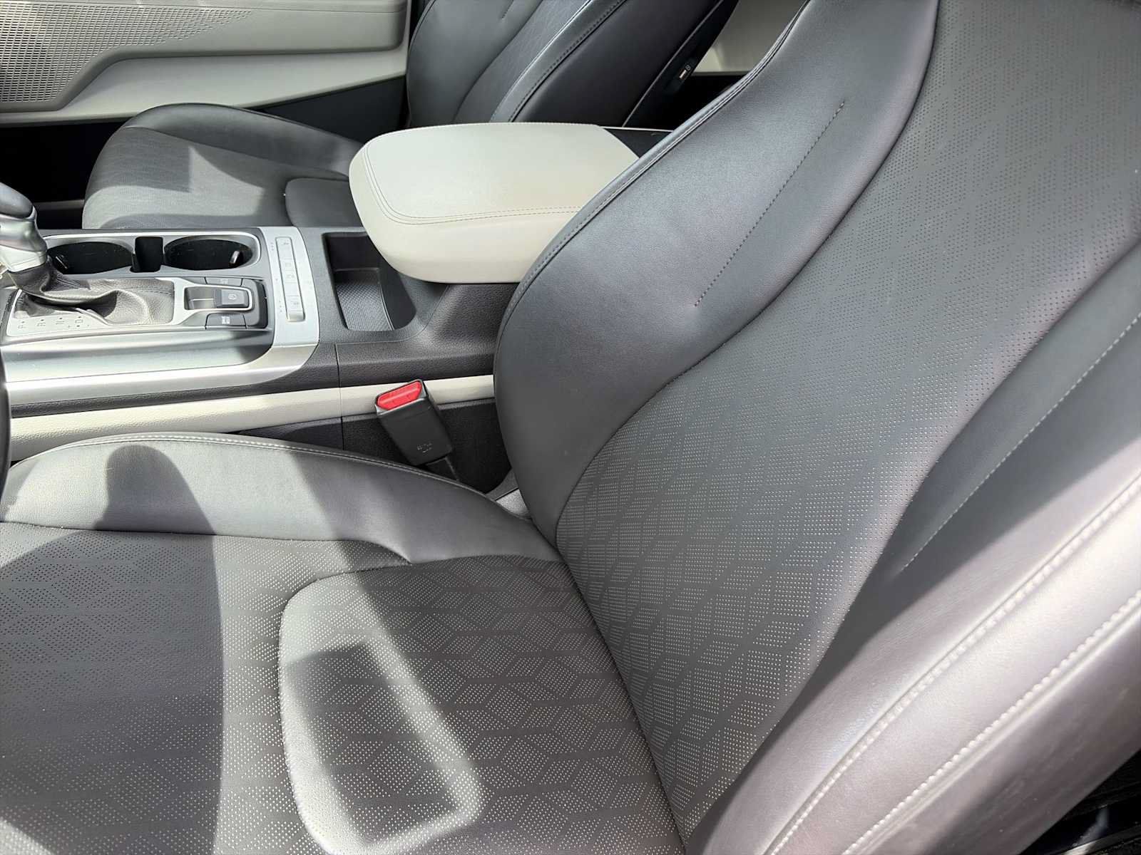 Used 2024 Kia Carnival LX FWD image 13
