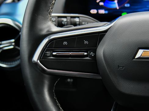 Used 2025 Chevrolet Equinox EV LT w/ Convenience Package image 39