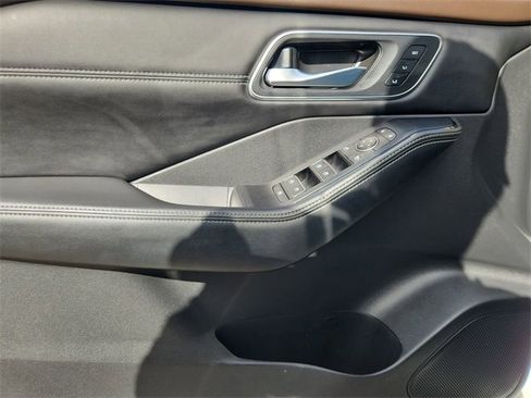 Used 2021 Nissan Rogue SL image 22