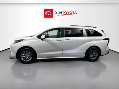 Used 2024 Toyota Sienna XLE FWD image 7