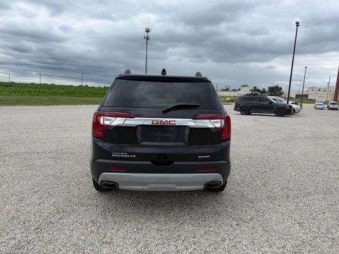 Used 2023 GMC Acadia SLT AWD/4WD image 4