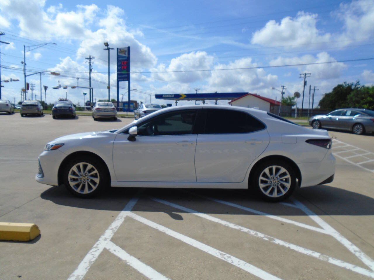 Used 2023 Toyota Camry LE FWD image 4