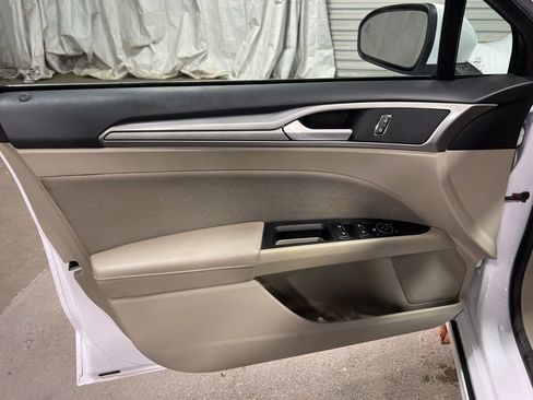 Used 2019 Ford Fusion SE FWD image 25