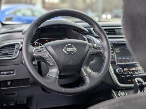 Used 2019 Nissan Murano SV w/ Premium Package image 16