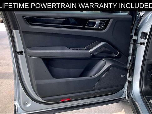 Used 2022 Porsche Cayenne S image 17