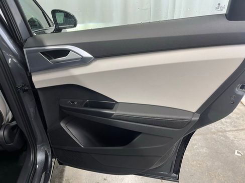 New 2025 Volkswagen Taos SE image 24