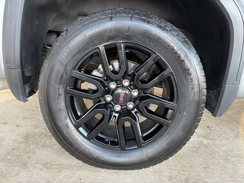 Used 2023 GMC Sierra 1500 Elevation image 33