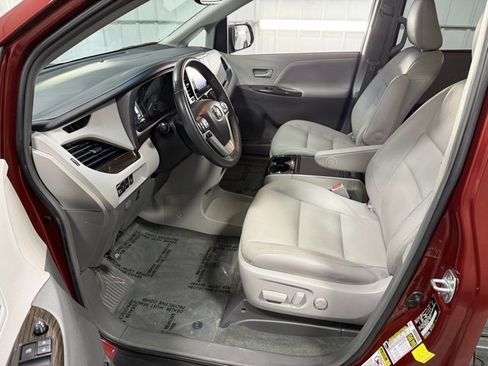 Used 2017 Toyota Sienna image 13