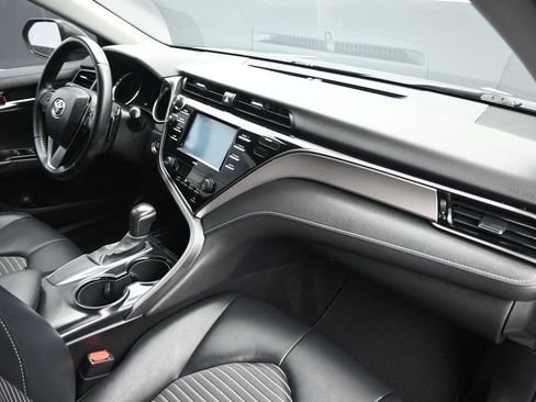 Used 2020 Toyota Camry SE w/ Convenience Package FWD image 39