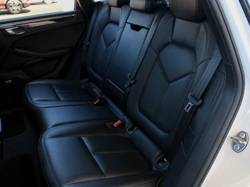 Used 2020 Porsche Macan AWD/4WD image 19