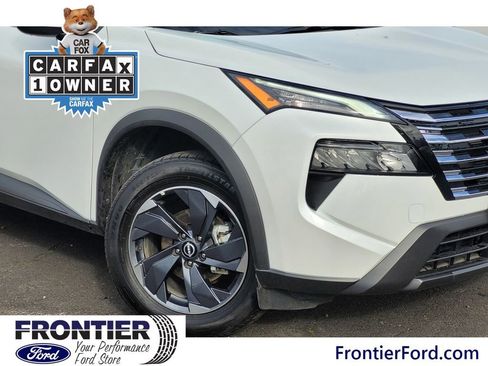 Used 2025 Nissan Rogue SV image 4