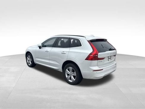 Used 2022 Volvo XC60 B5 Momentum image 3