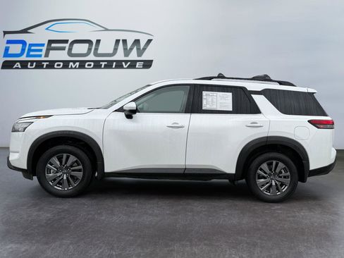 Used 2025 Nissan Pathfinder SV w/ Cargo Package AWD/4WD image 6