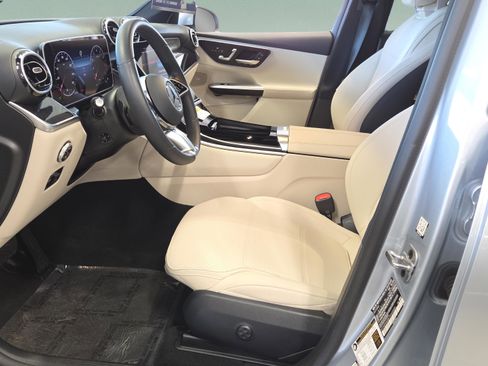 Used 2026 Mercedes-Benz GLC 300 image 8