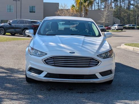 Used 2017 Ford Fusion SE w/ Fusion SE Winter Package image 2