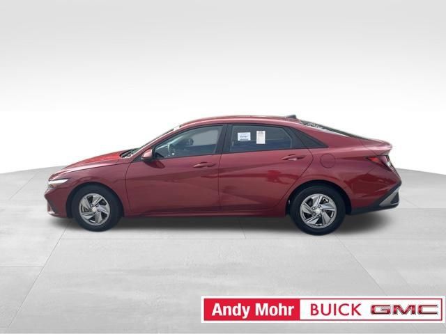 Used 2024 Hyundai Elantra SE FWD image 11