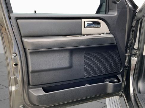 Used 2017 Ford Expedition Limited w/ Equipment Group 301A RWD image 22
