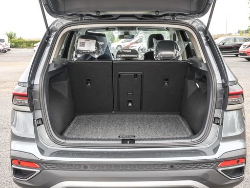 New 2025 Volkswagen Taos SE image 35