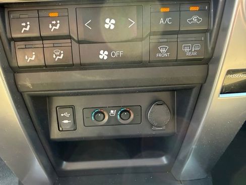 Used 2014 Toyota 4Runner Limited AWD/4WD image 19
