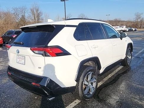 Used 2023 Toyota RAV4 SE image 8
