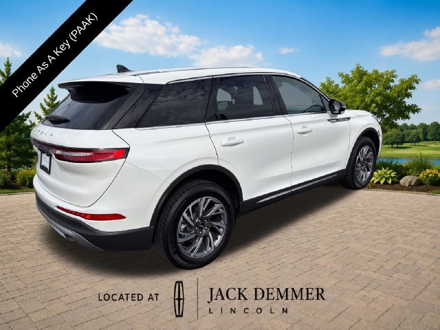 Used 2023 Lincoln Corsair AWD w/ Equipment Group 101A image 7
