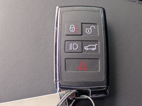 Used 2025 Land Rover Range Rover SE AWD/4WD image 28