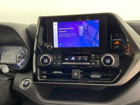 Used 2023 Toyota Highlander LE image 23